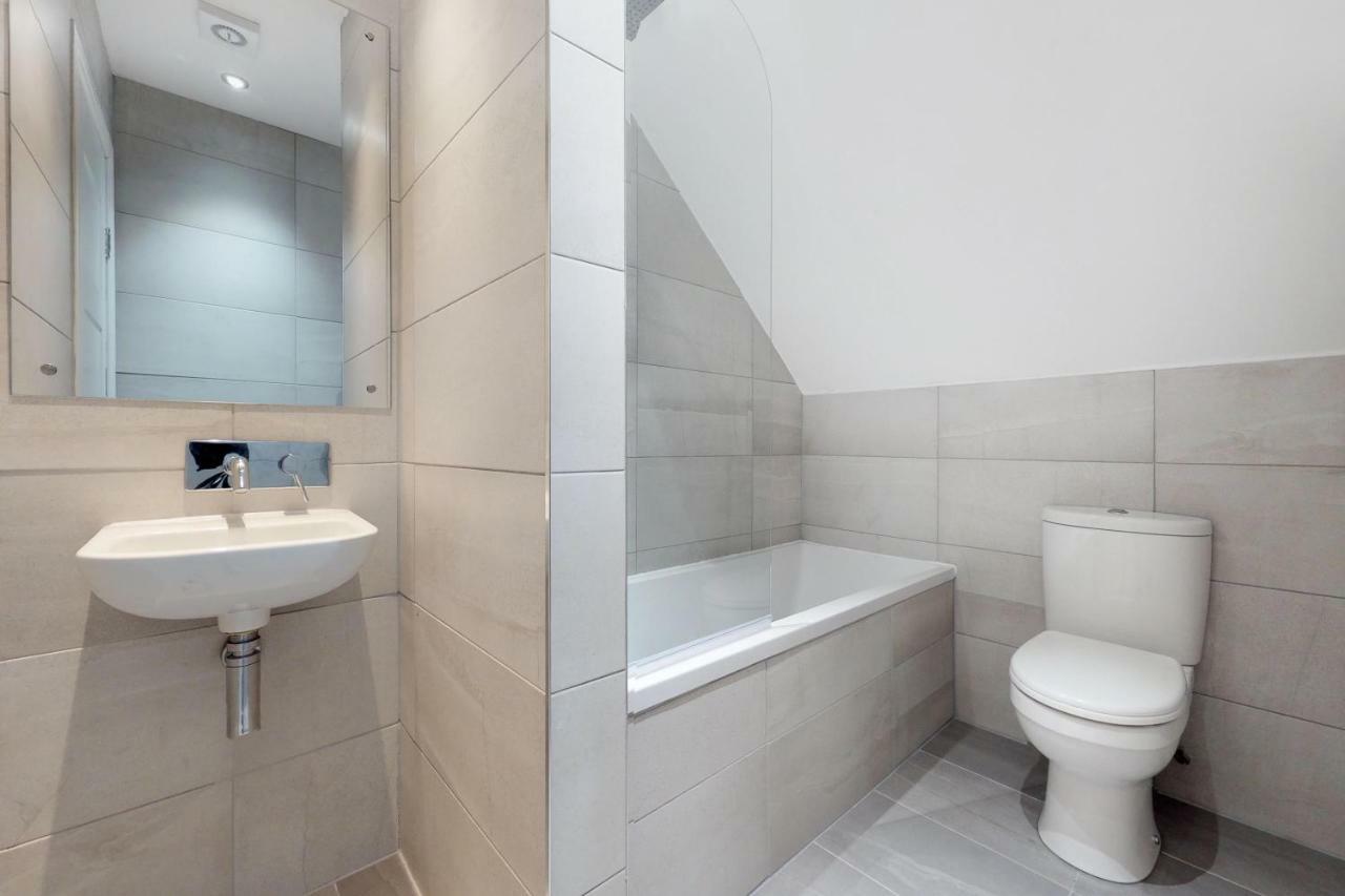 Stunning Luminous Penthouse/ 2Beds 2Baths Apartment Борнмът Екстериор снимка